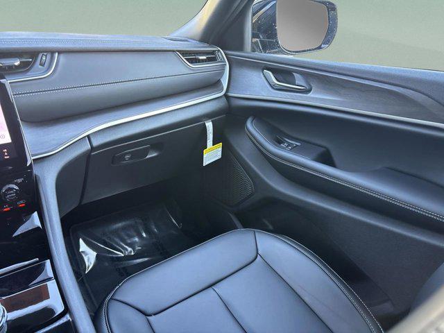 new 2025 Jeep Grand Cherokee car, priced at $35,597