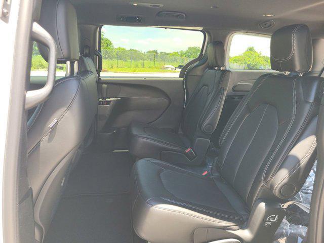 new 2025 Chrysler Pacifica car, priced at $43,946