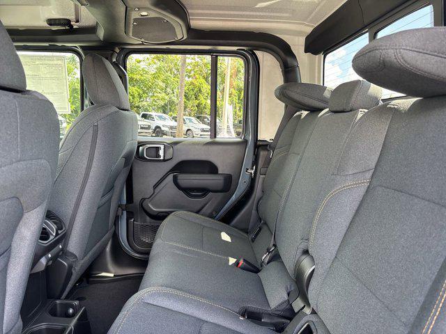 new 2025 Jeep Gladiator car, priced at $41,417