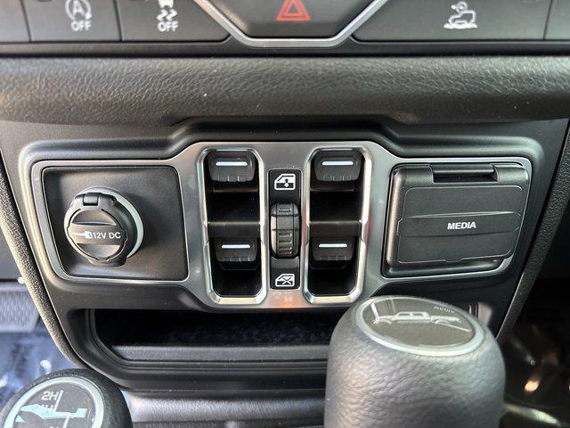 new 2025 Jeep Gladiator car, priced at $41,417
