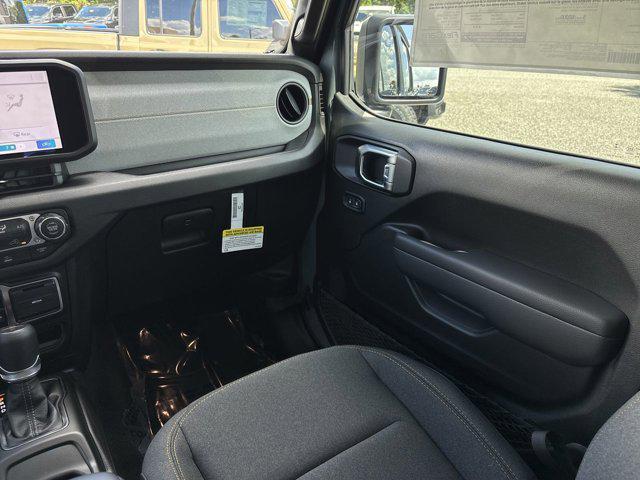 new 2025 Jeep Gladiator car, priced at $41,417