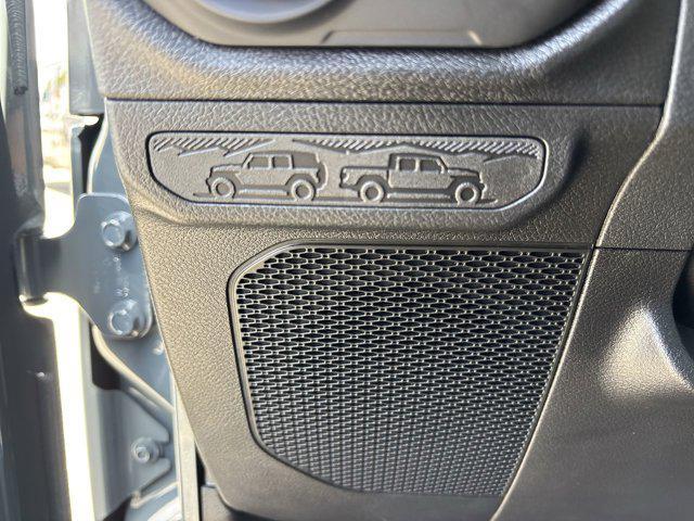 new 2025 Jeep Gladiator car, priced at $41,417