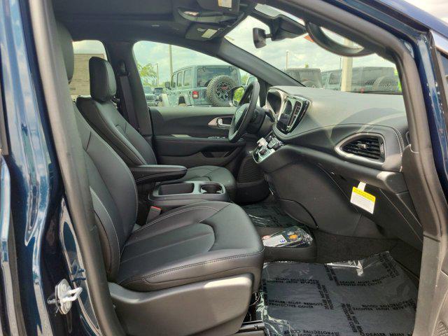 new 2025 Chrysler Pacifica car, priced at $44,610