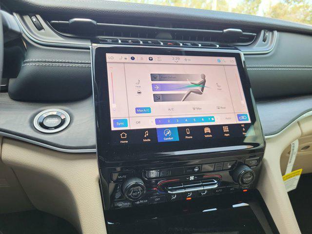 new 2025 Jeep Grand Cherokee car, priced at $38,289