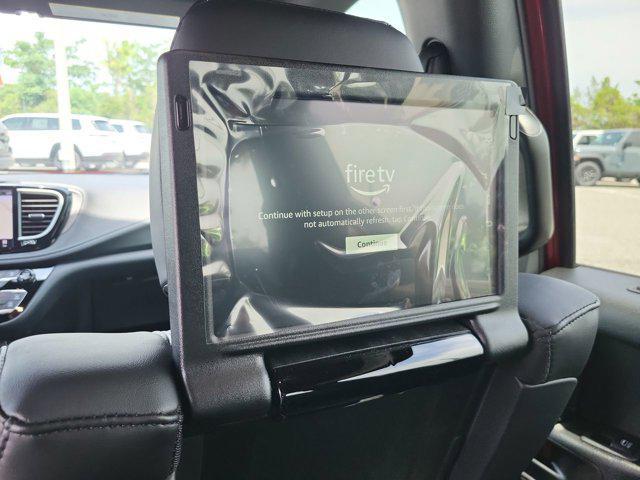 new 2025 Chrysler Pacifica car, priced at $46,224