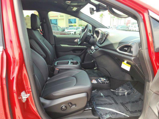 new 2025 Chrysler Pacifica car, priced at $46,224