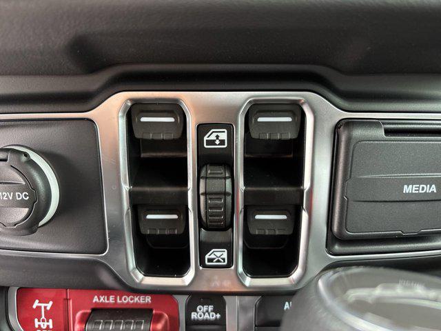 new 2025 Jeep Gladiator car, priced at $45,016
