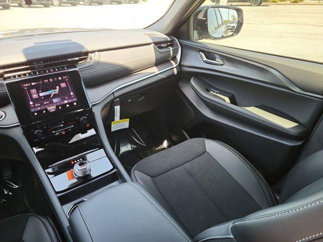 new 2025 Jeep Grand Cherokee car, priced at $40,675