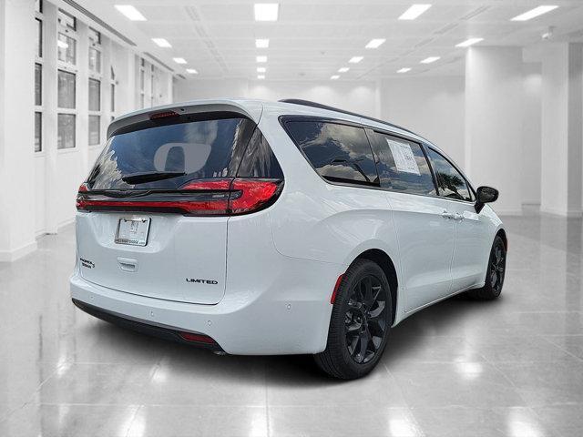 new 2024 Chrysler Pacifica car, priced at $52,427