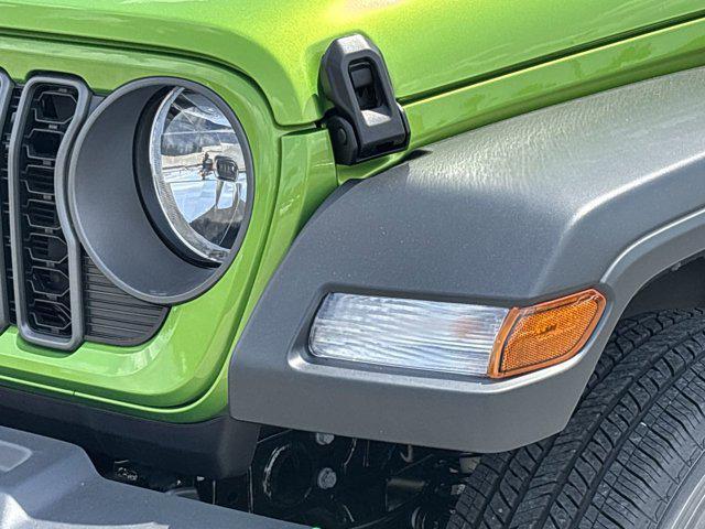 new 2025 Jeep Gladiator car, priced at $39,358