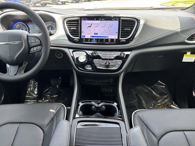 new 2025 Chrysler Pacifica car, priced at $51,557