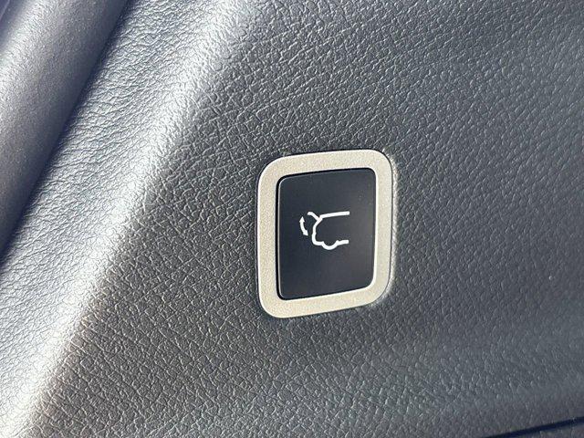 new 2025 Chrysler Pacifica car, priced at $51,557