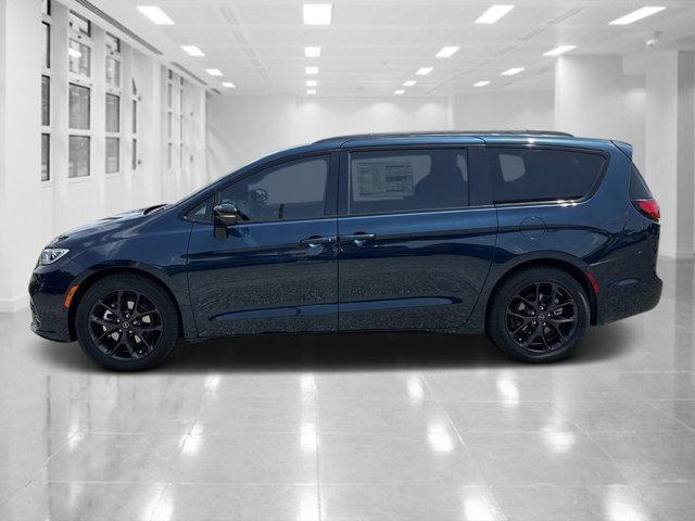 new 2025 Chrysler Pacifica car, priced at $51,557