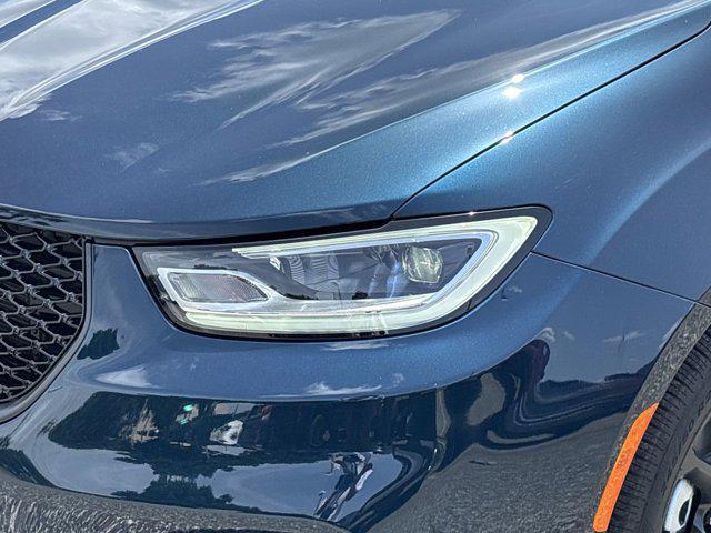 new 2025 Chrysler Pacifica car, priced at $51,557