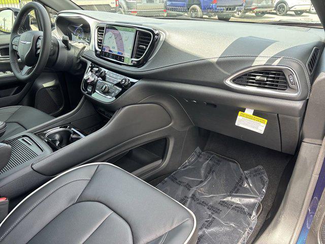 new 2025 Chrysler Pacifica car, priced at $51,557