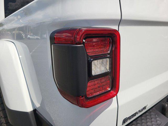 new 2025 Jeep Gladiator car, priced at $44,421