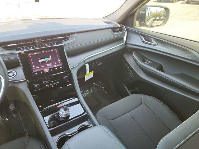 new 2025 Jeep Grand Cherokee car, priced at $32,933