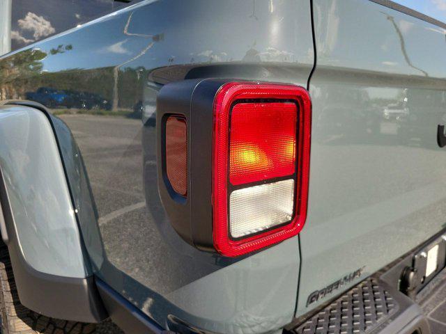 new 2025 Jeep Gladiator car, priced at $39,136