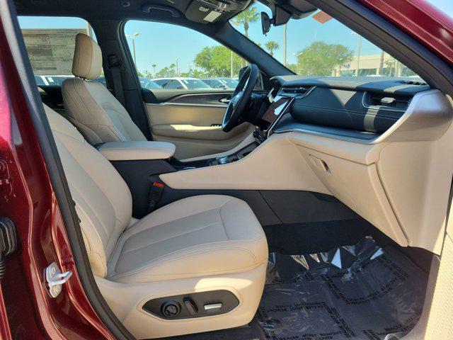 new 2025 Jeep Grand Cherokee car, priced at $40,101