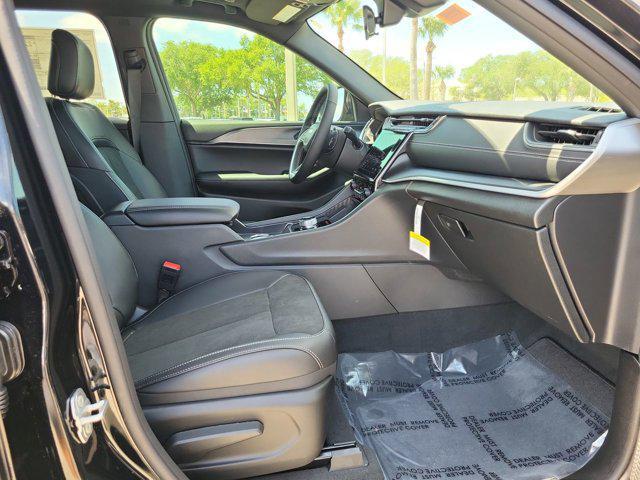 new 2025 Jeep Grand Cherokee car, priced at $37,825