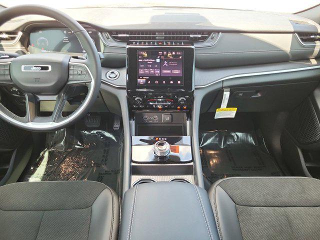new 2025 Jeep Grand Cherokee car, priced at $37,825