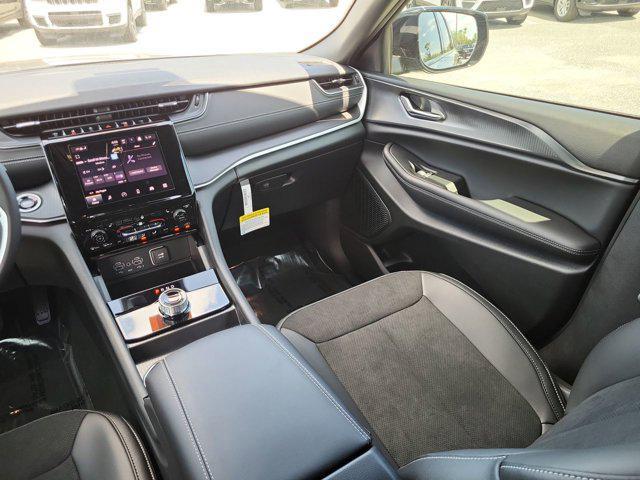 new 2025 Jeep Grand Cherokee car, priced at $37,825