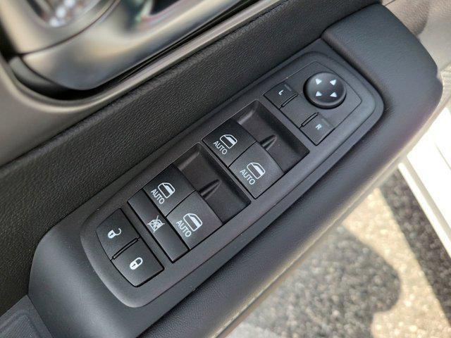new 2025 Chrysler Pacifica car, priced at $46,571