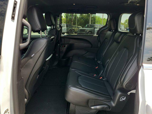 new 2025 Chrysler Pacifica car, priced at $46,571