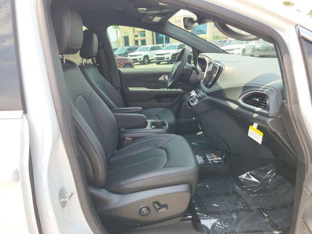 new 2025 Chrysler Pacifica car, priced at $46,571