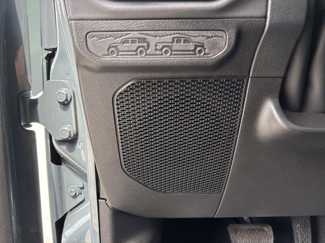 new 2025 Jeep Gladiator car, priced at $45,370