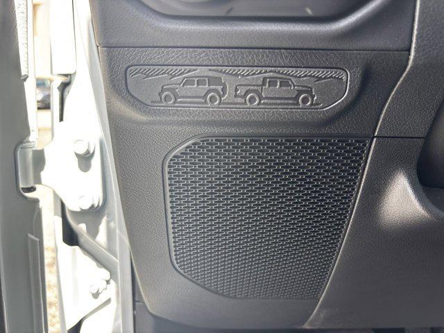 new 2025 Jeep Gladiator car, priced at $39,980