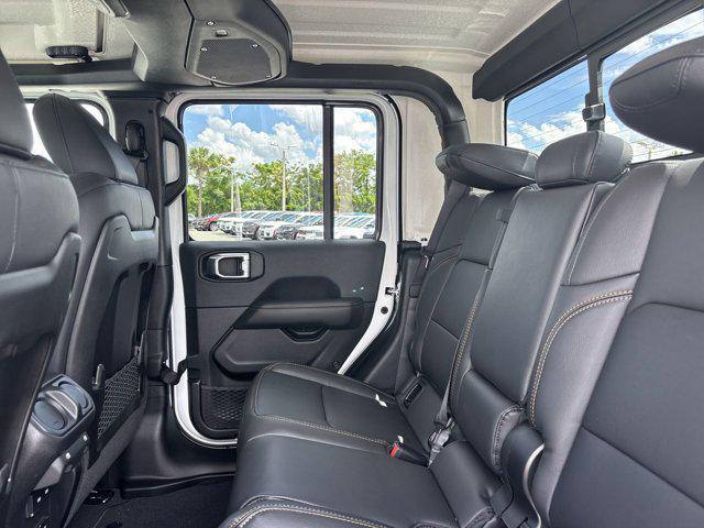new 2025 Jeep Gladiator car, priced at $39,980
