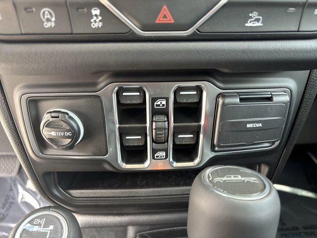 new 2025 Jeep Gladiator car, priced at $39,980