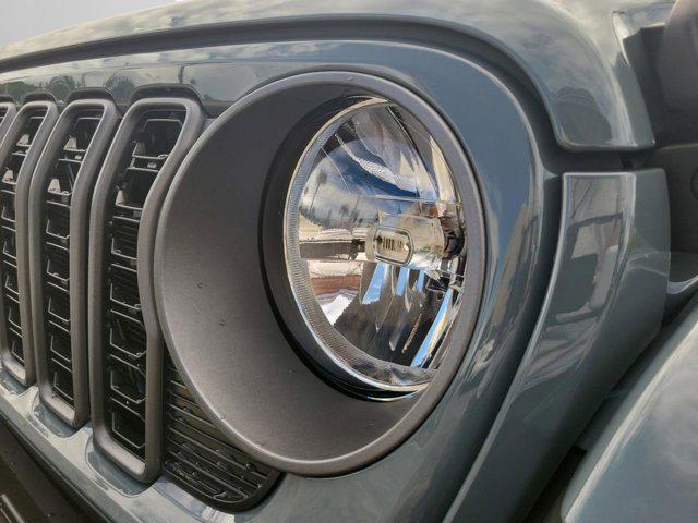 new 2025 Jeep Gladiator car, priced at $39,980