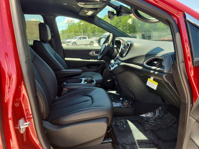 new 2025 Chrysler Pacifica car, priced at $42,517
