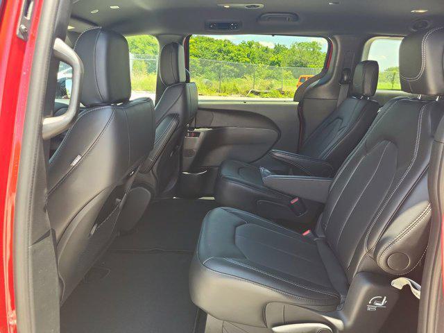 new 2025 Chrysler Pacifica car, priced at $42,517
