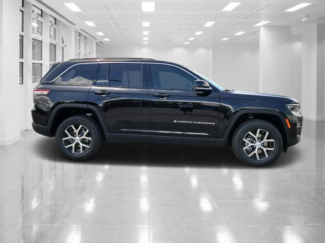 new 2025 Jeep Grand Cherokee car, priced at $40,695