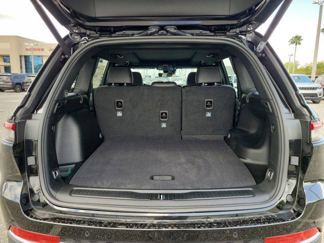 new 2025 Jeep Grand Cherokee car, priced at $40,695