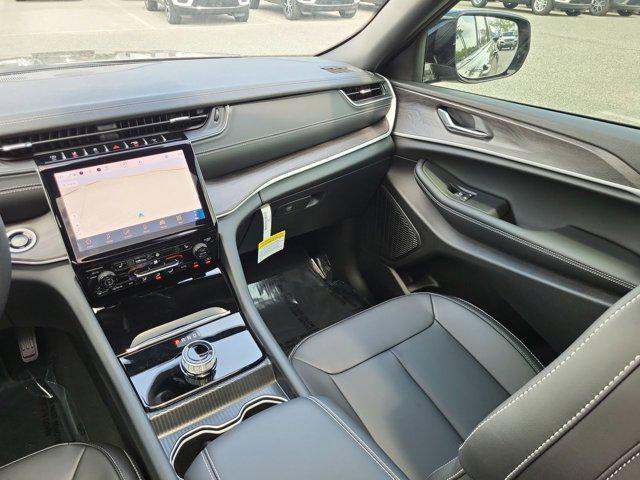 new 2025 Jeep Grand Cherokee car, priced at $40,695