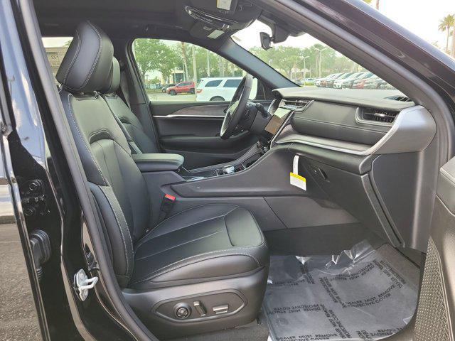 new 2025 Jeep Grand Cherokee car, priced at $40,695