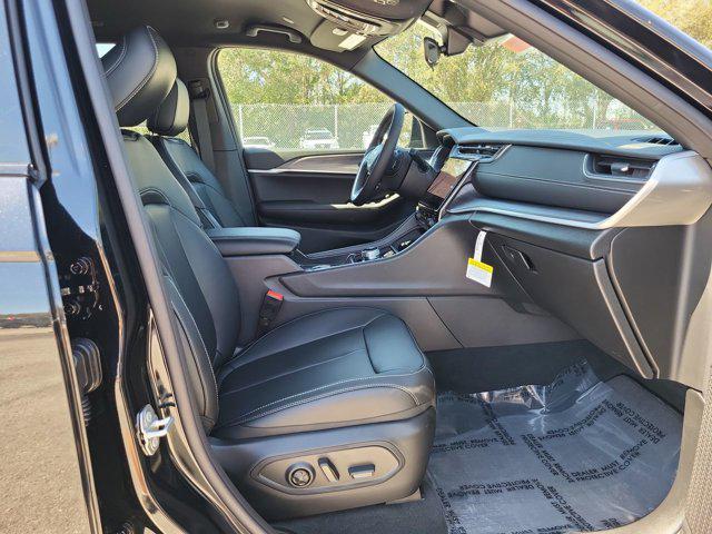 new 2025 Jeep Grand Cherokee car, priced at $40,678