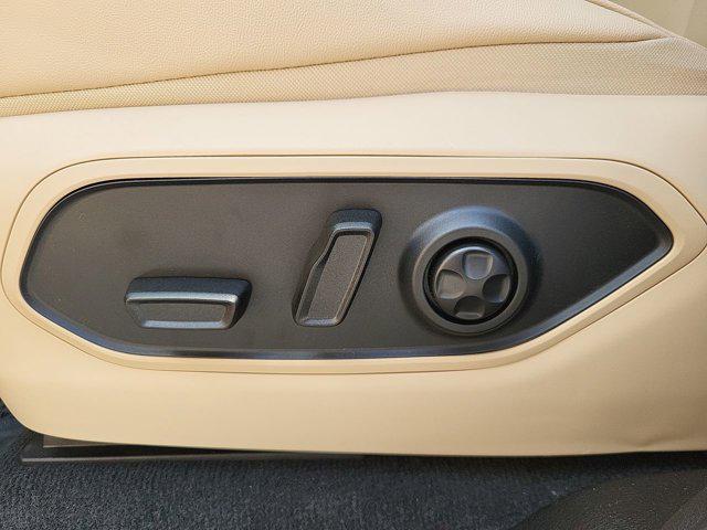 new 2025 Jeep Grand Cherokee car, priced at $44,695