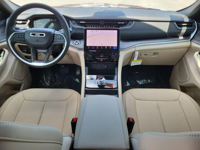 new 2025 Jeep Grand Cherokee car, priced at $44,695