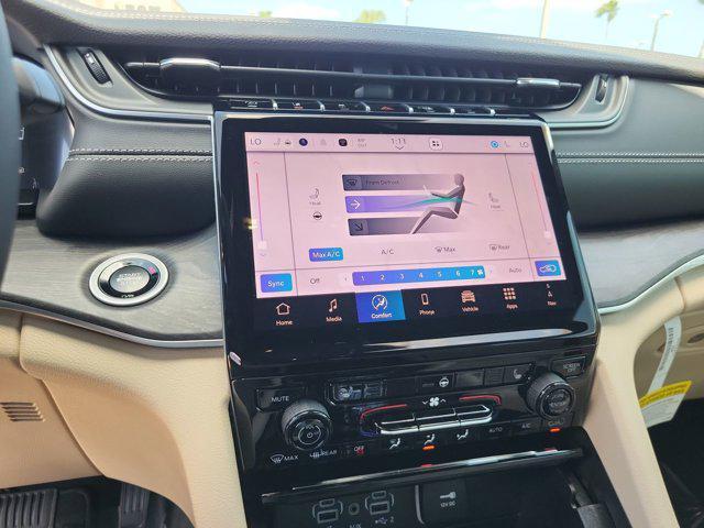new 2025 Jeep Grand Cherokee car, priced at $44,695