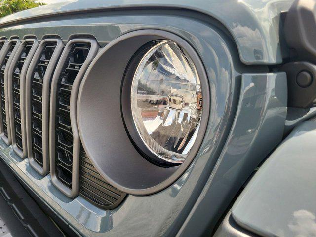 new 2025 Jeep Gladiator car, priced at $39,869