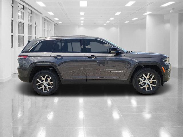new 2025 Jeep Grand Cherokee car, priced at $40,695