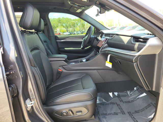 new 2025 Jeep Grand Cherokee car, priced at $40,695