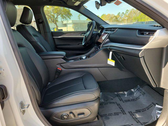 new 2025 Jeep Grand Cherokee car, priced at $42,182