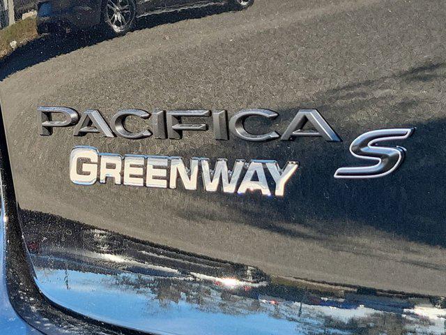 new 2024 Chrysler Pacifica Hybrid car, priced at $45,508