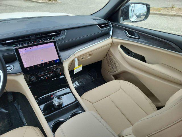 new 2025 Jeep Grand Cherokee car, priced at $38,577